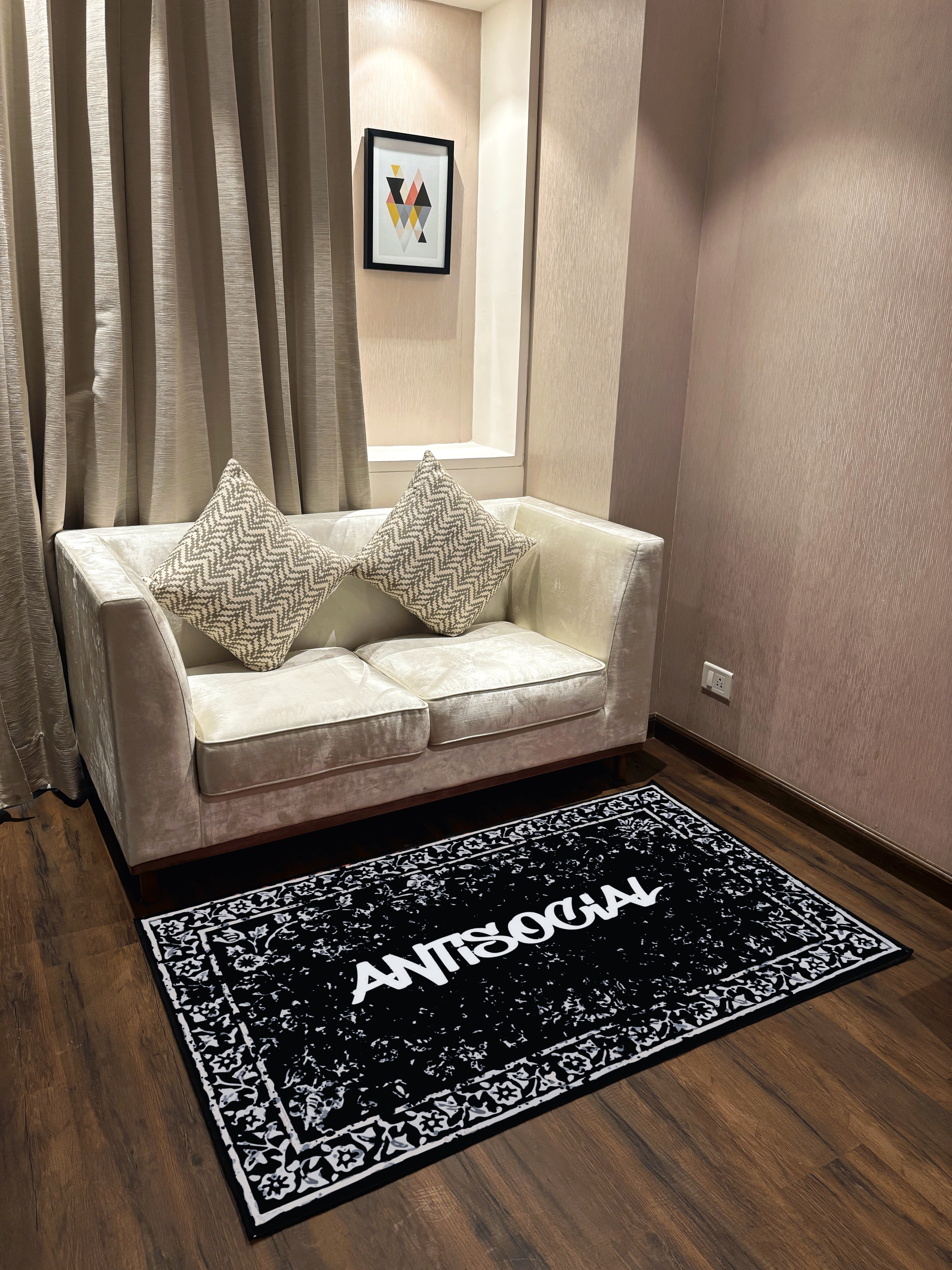 Anti Social Traditional design Washable Rug