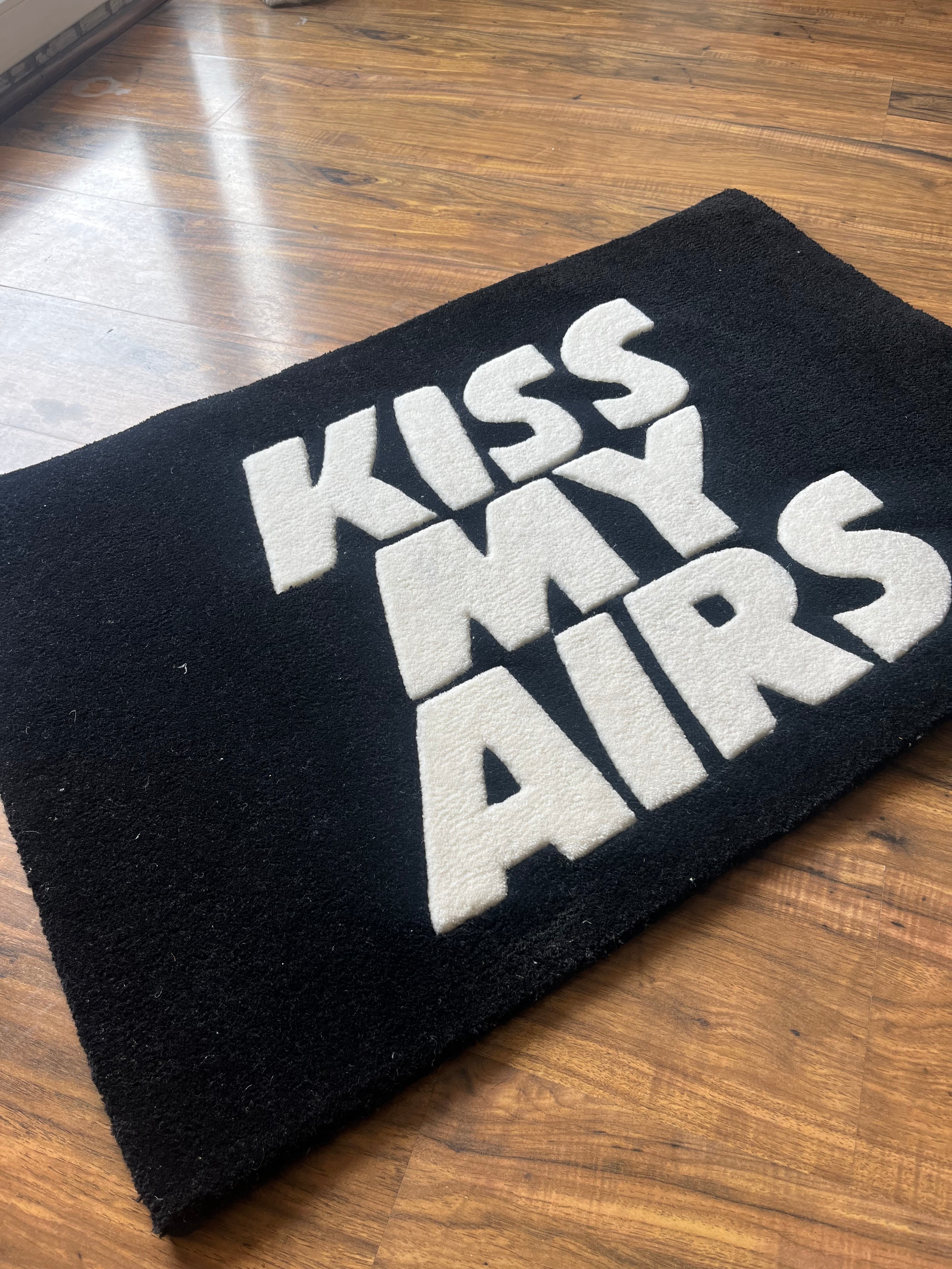 Kiss My Airs Rug