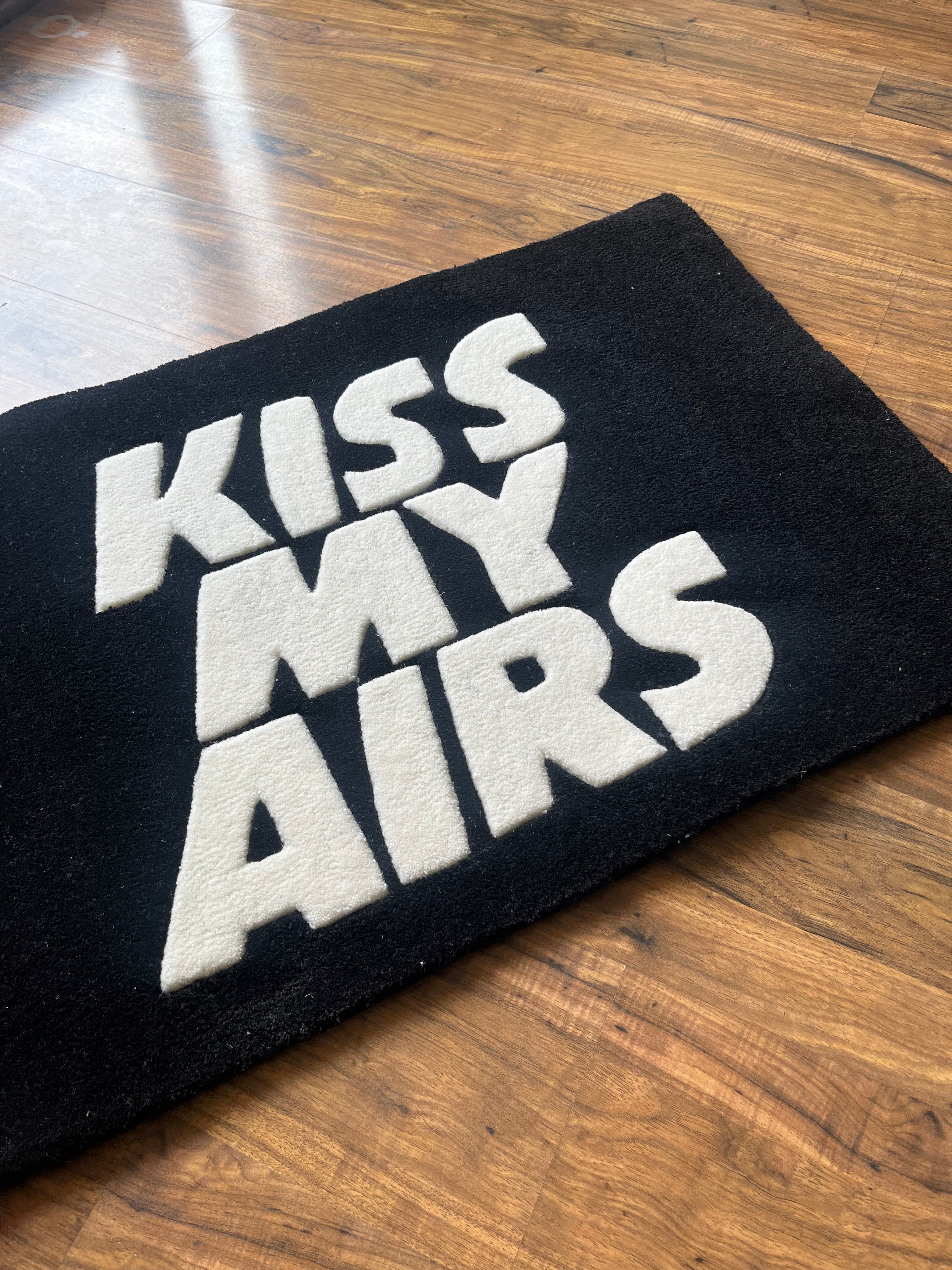 Kiss My Airs Rug